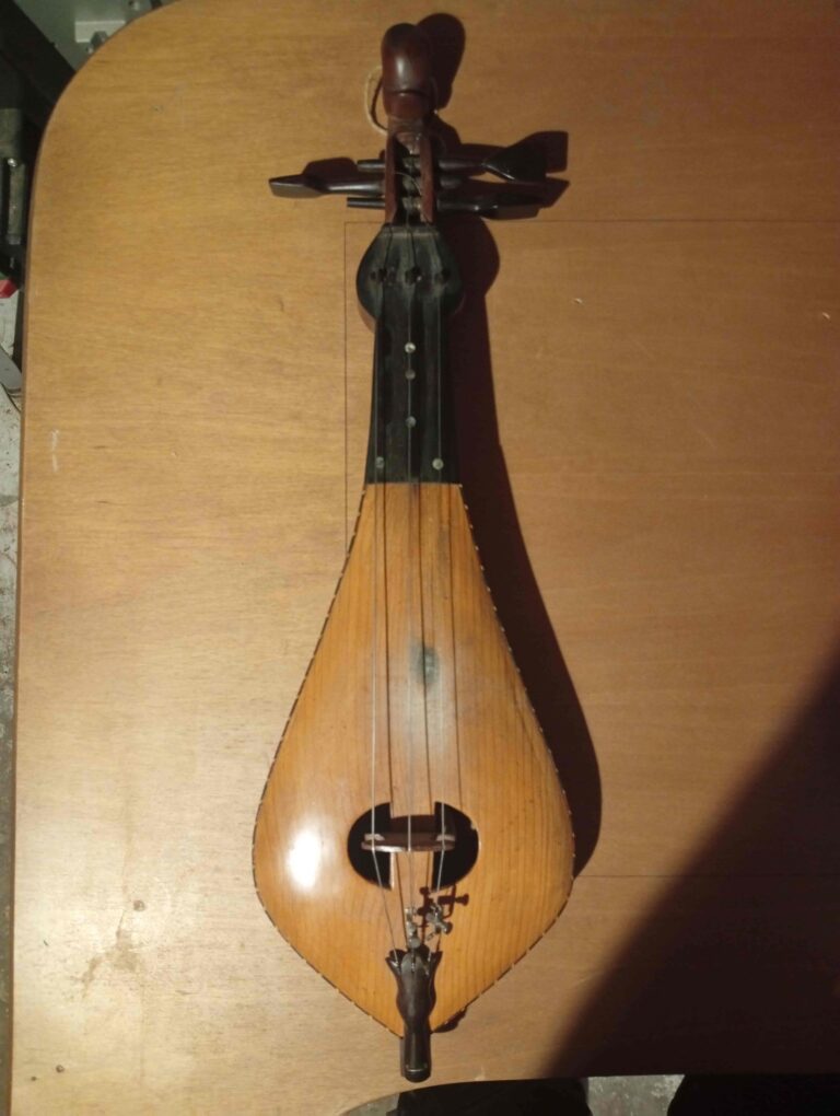 refener class luthier experience16 768x1020