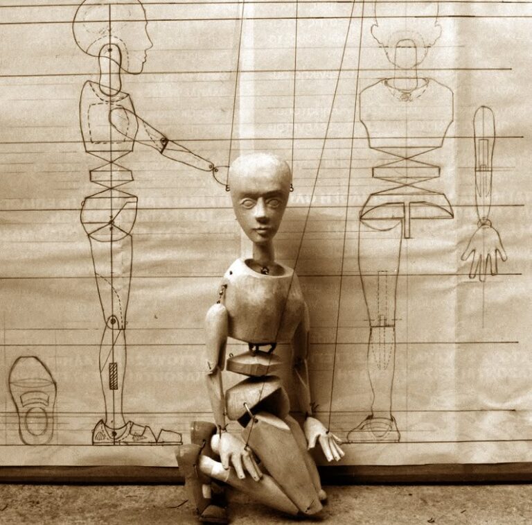 refener stathis worldofpuppets 768x757